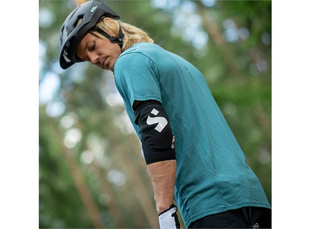 Sweet Elbow Guards S Lett og elastisk albuebeskytter - Black 