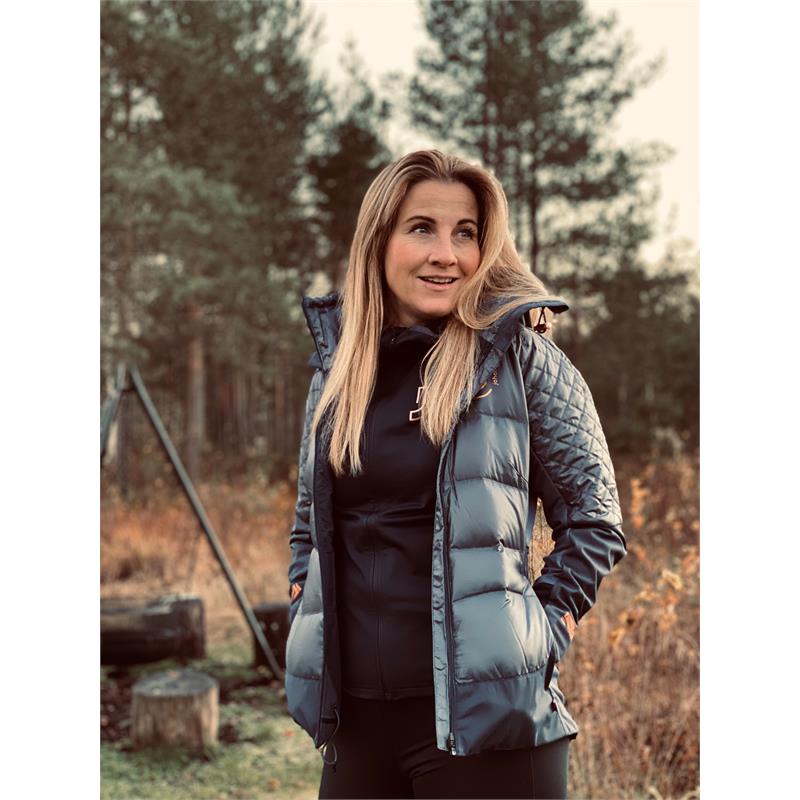 Johaug Jakke Advance Primaloft Dun S Feminin, teknisk og varm jakke - Sport Nettbutikk