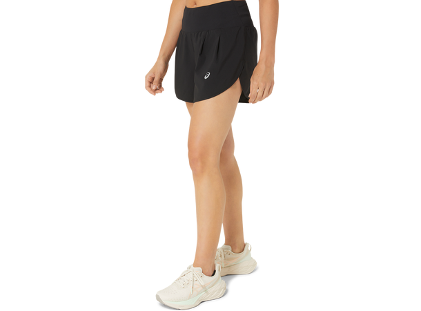 Asics W Shorts Road 3.5in L Lett og praktisk løpeshorts til dame 