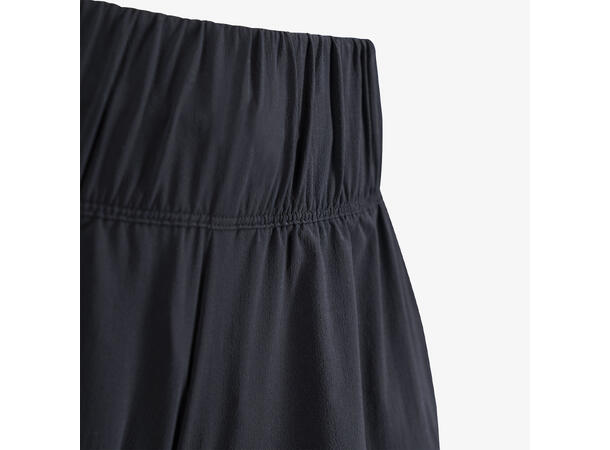 Swix Dame Shorts Pace Light L Lett løpeshorts til varme dager Black 
