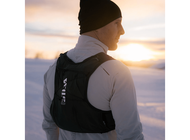 Silva Strive 10 Løpevest S Pålitelig løpevest for lange løpeturer 