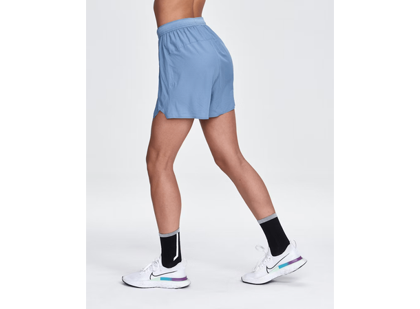 Dæhlie Dame Short Swift Shorts 4" M Løstsittende shorts for høy intensitet 