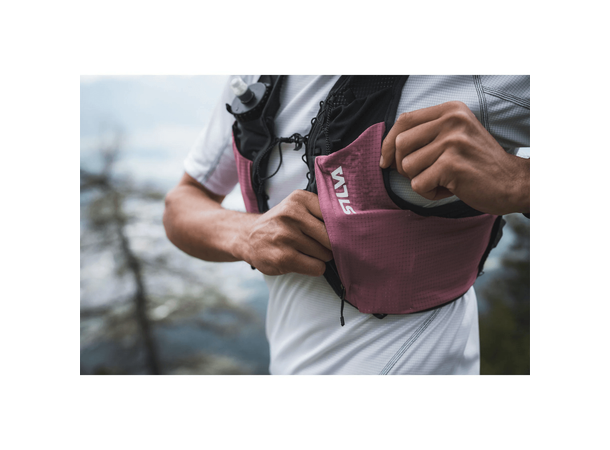 Silva Strive Fly Vest Rose XS Lett løpevest med smarte lommer 
