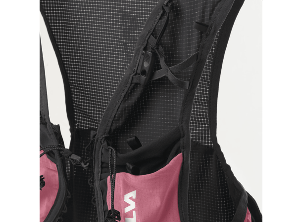 Silva Strive Fly Vest Rose XS Lett løpevest med smarte lommer 