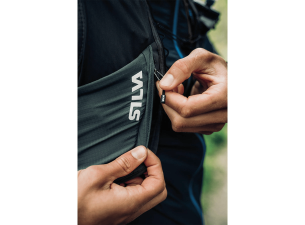 Silva Strive Fly Vest Rose M Lett løpevest med smarte lommer 