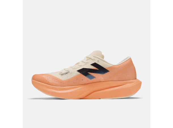 New Balance FuelCell Rebel v4 43 Lett sko til løping og hverdag Men- HoMa 