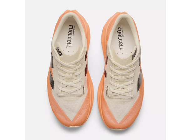 New Balance FuelCell Rebel v4 43 Lett sko til løping og hverdag Men- HoMa 