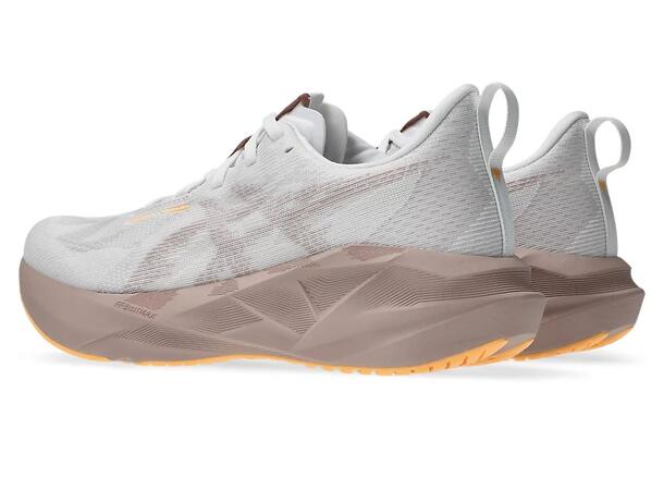Asics Dame Løpesko Novablast 5 36 Fantastisk allround løpesko - WHITE/FAWN 