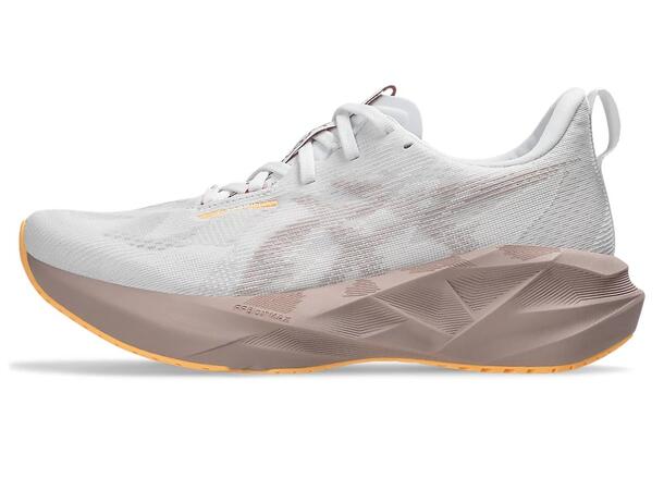 Asics Dame Løpesko Novablast 5 36 Fantastisk allround løpesko - WHITE/FAWN 